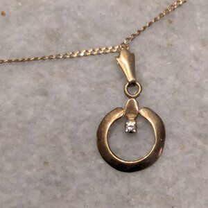 Stunning Vintage Solitaire Circle Pendant Necklace - Charm and Chain